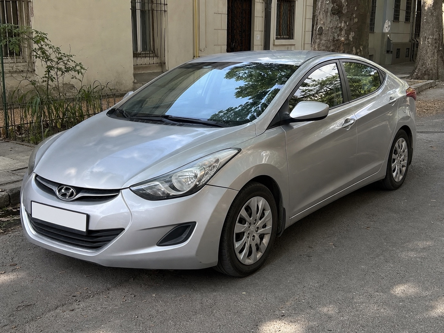Hyundai Elantra — გასაქირავებელი ავტომობილი Erent-ის თბილისის ავტოპარკში